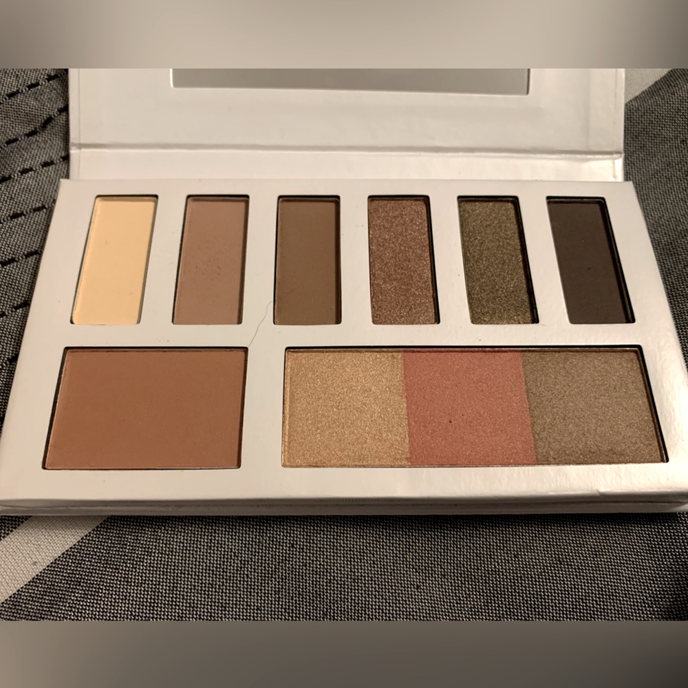 Manna Kadar Goddess palette